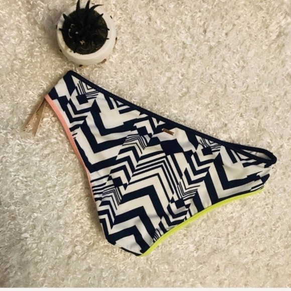 Victoria Secret Classic Hipster Bikini Bottom M - Picture 3 of 5